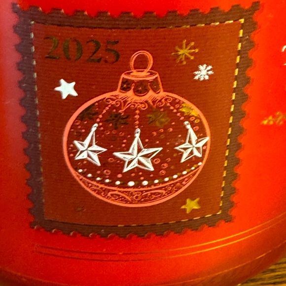 NWT Bath & Body Works "The Perfect Christmas" 3-Wick Candle w/ Gold Bow Lid - Picture 2 of 8